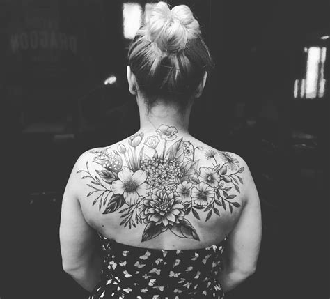 Tatuajes en la espalda: 35 diseños en HD para mujer